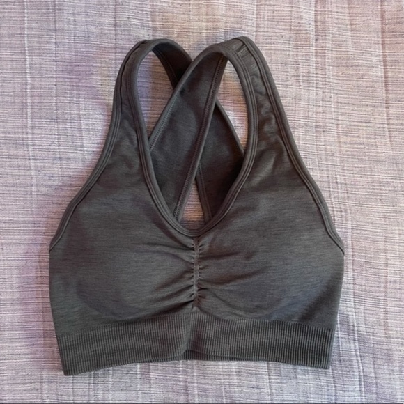 Alphalete amplify sports bra in titanium - Picture 2 of 13